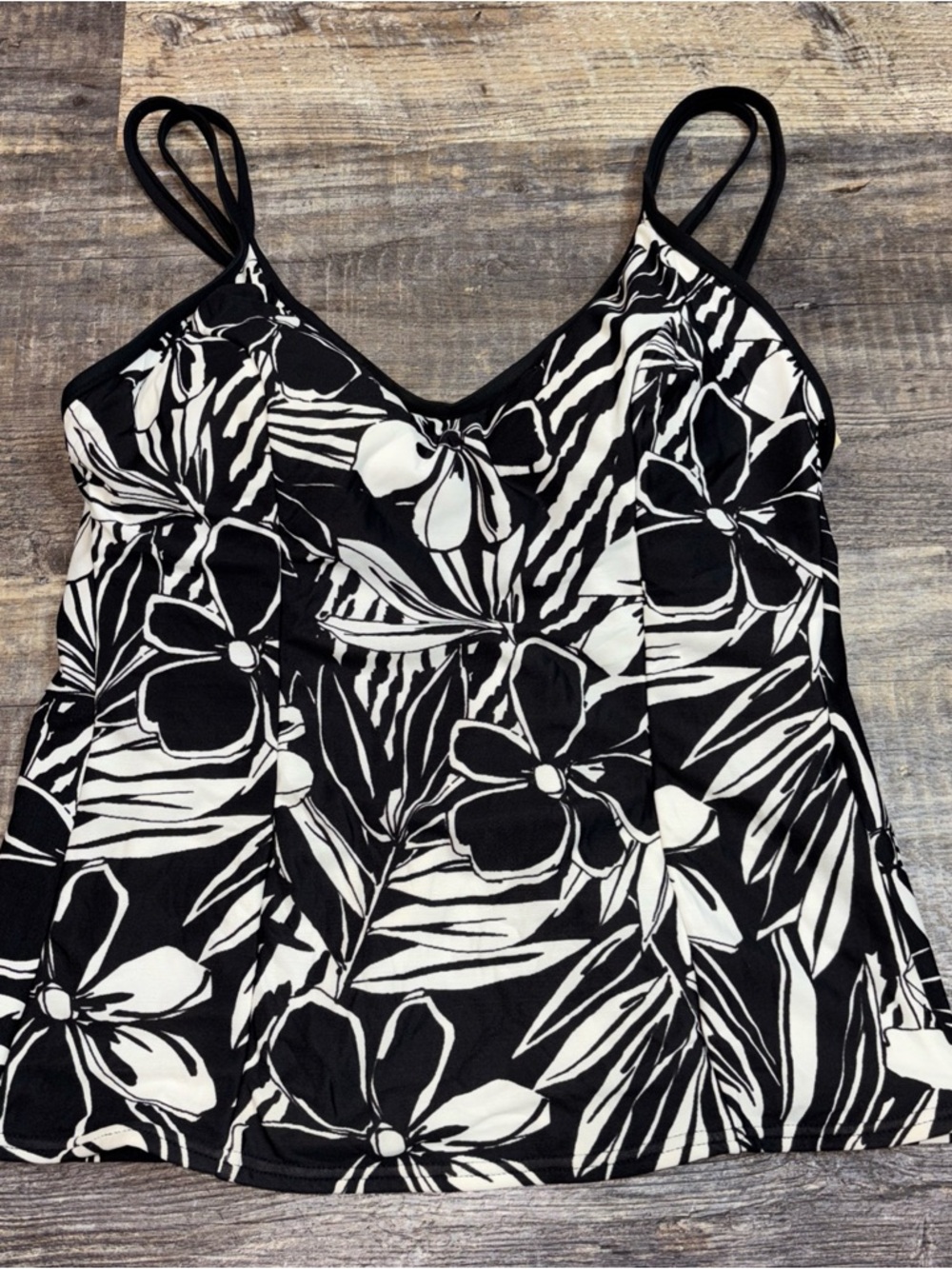 Miraclesuit Tankini top Size 4 Black White Floral Soft Cups